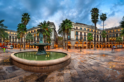 Фото достопримечательности: Королевская площадь в Барселоне