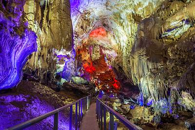 Фото достопримечательности: Пещера Прометея в Тбилиси