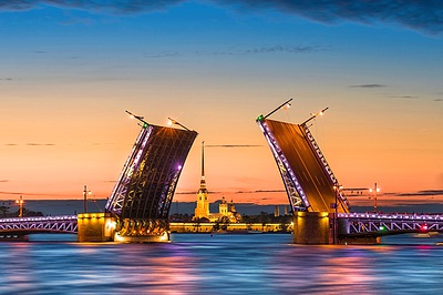 Фото достопримечательности: Дворцовый мост в Санкт-Петербурге