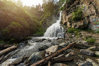 Фото достопримечательности: Камышлинский водопад в Горно-Алтайске