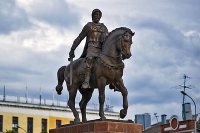 Фото достопримечательности: Памятник князю Олегу в Рязани