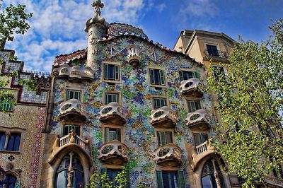 Фото достопримечательности: Дом Гауди в Барселоне