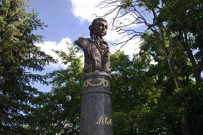 Фото достопримечательности: Памятник Львову в Торжке