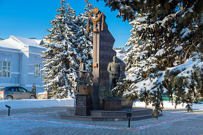 Фото достопримечательности: Памятник Агапкину и Шатрову в Тамбове