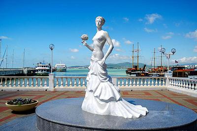 Фото достопримечательности: Скульптура «Белая невесточка» в Геленджике