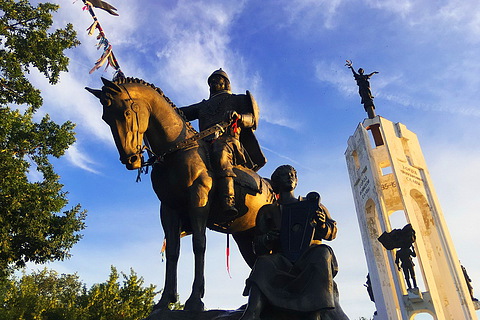 Памятник брянским былинным героям — Александру Пересвету и вещему Баяну | Брянск