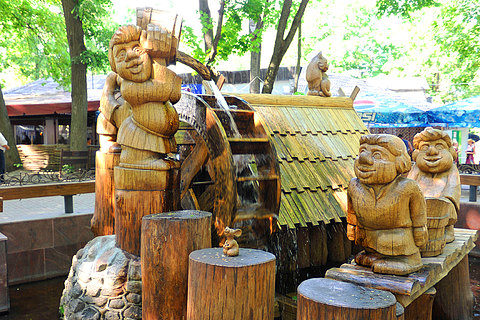 В брянском парке деревянных скульптур | Брянск
