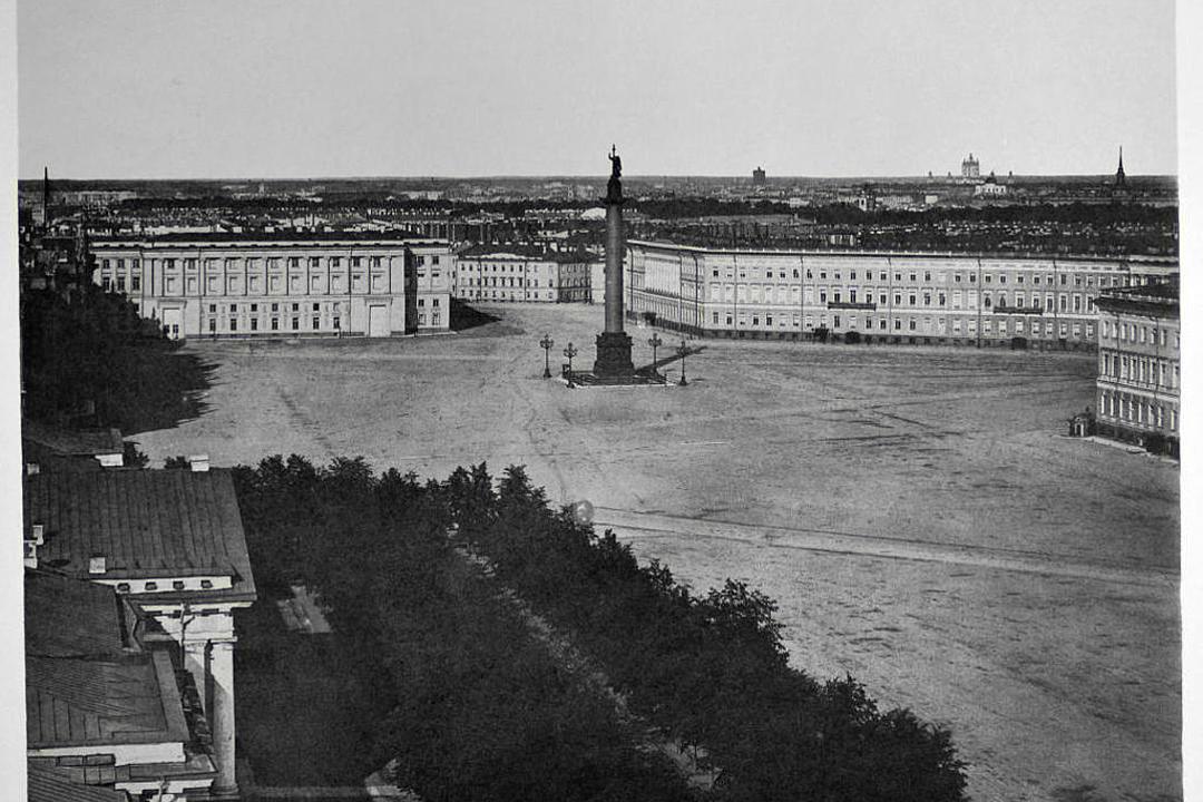 Место встречи — Александровская колонна. Дворцовая площадь на старой фотографии | Санкт-Петербург