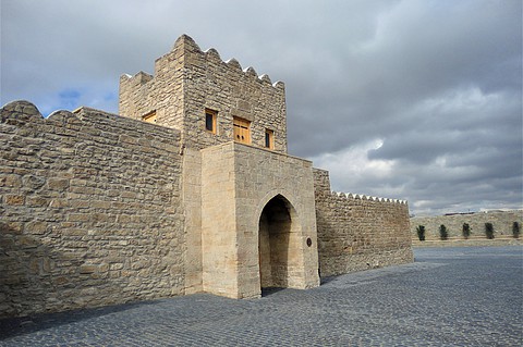 Общий вид историко-архитектурного заповедника «Атешгях» | Баку