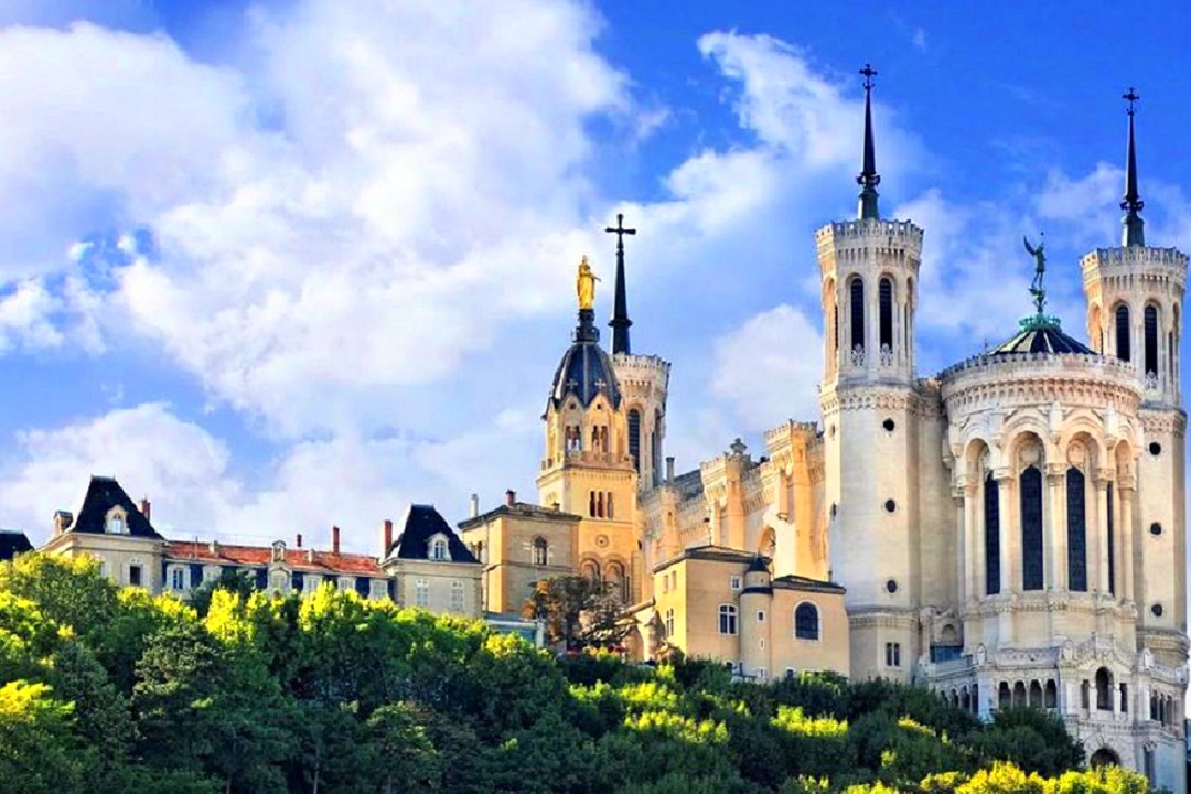 Базилика Нотер-дам де Фурвьер посвящена Деве Марии | Лион
