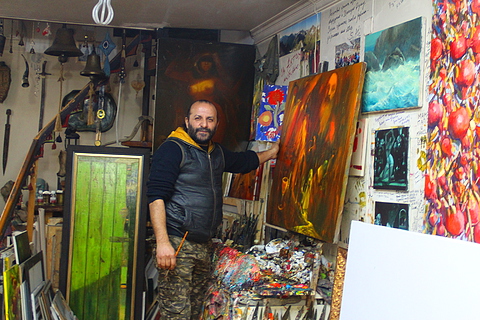Знаменитый художник Али Шамси. Он всегда рад посетителям | Баку