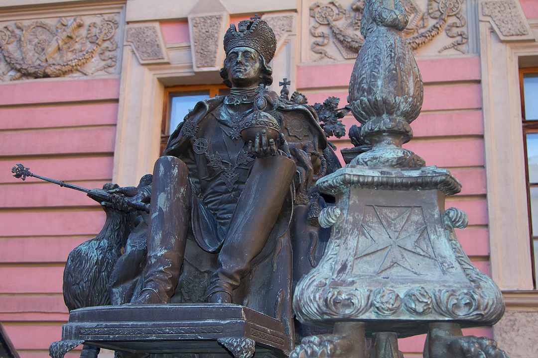 Памятник Павлу I во внутреннем дворе Михайловского замка | Санкт-Петербург