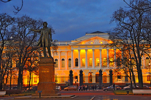 Памятник А. С. Пушкина и Михайловский дворец | Санкт-Петербург