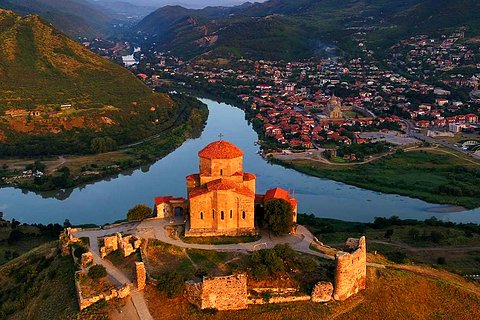 Храм Джвари с видом на слияние рек Арагви и Куры | Тбилиси