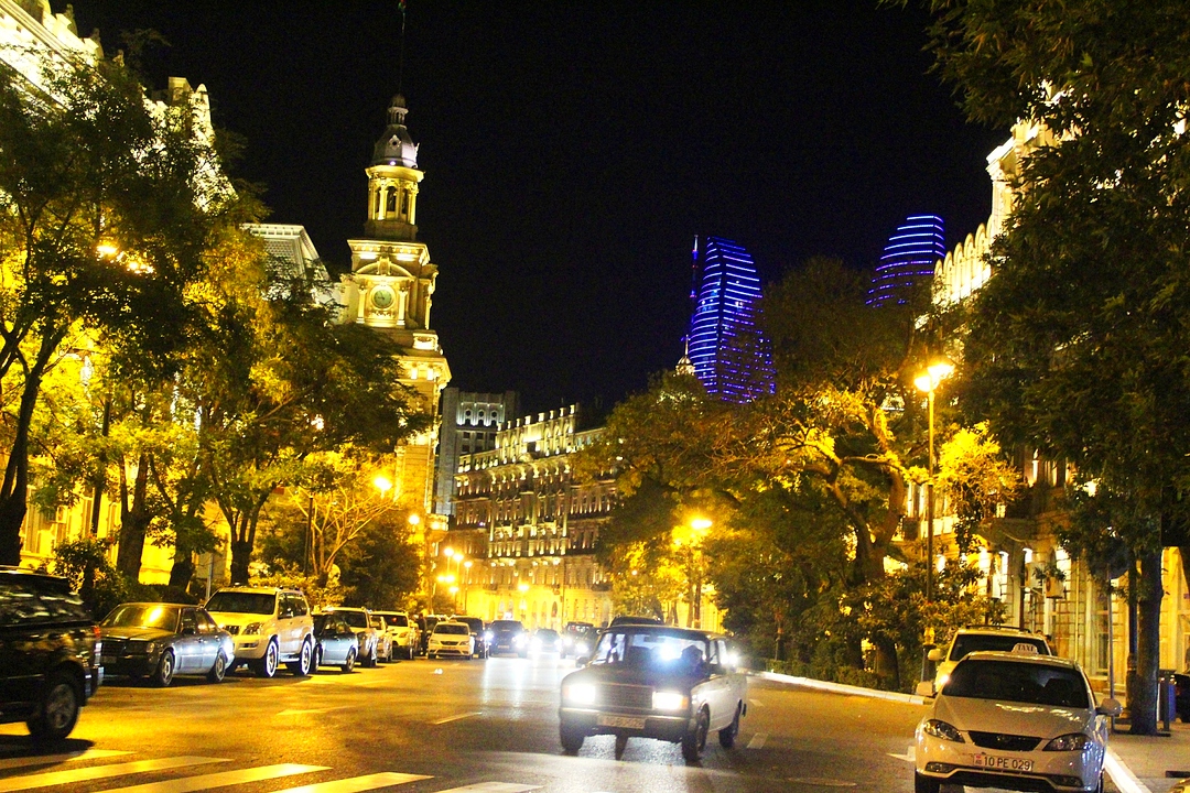 Одна из центральных улиц Баку | Баку