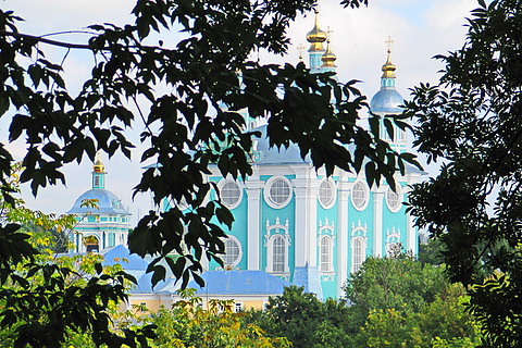 На Соборном холме стояли детинцы кривичских князей, здесь венчался Владимир Мономах, построивший в 1103 году первый Смоленске каменный собор | Смоленск