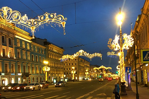 Блистательный Невский проспект в свете вечерних огней становится особенно нарядным | Санкт-Петербург