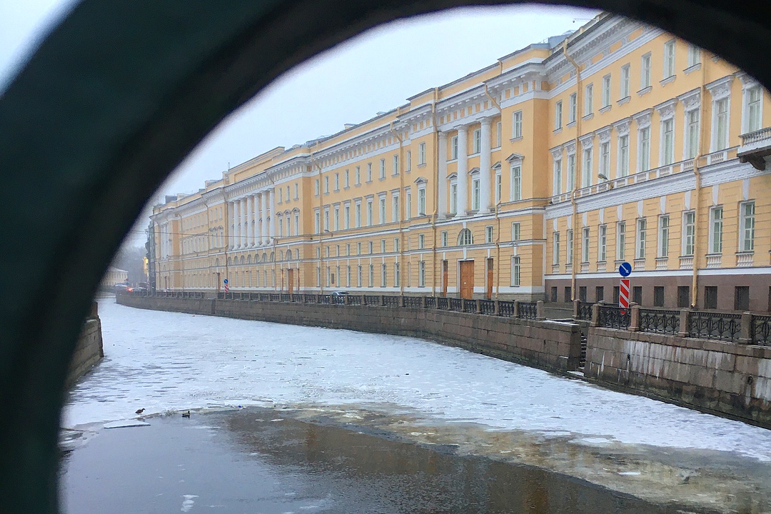 Заранее приготовьтесь сделать массу красивых фотографий!
Часть пути пройдёт вдоль набережной Мойки | Санкт-Петербург