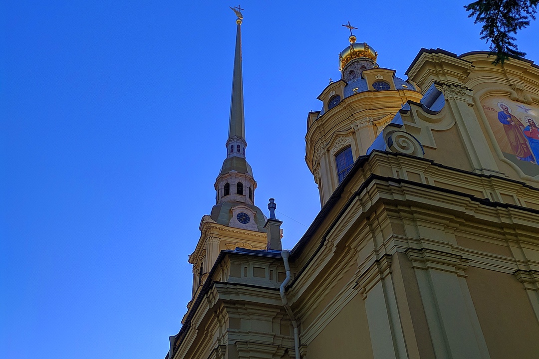 В былые времена городской указ запрещал возводить сооружения выше шпиля Петропавловского собора | Санкт-Петербург