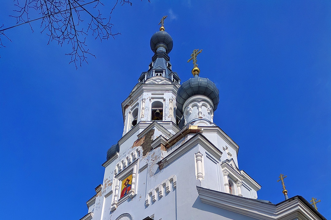 Владимирский собор, расположенный посреди жилых дворов | Кронштадт