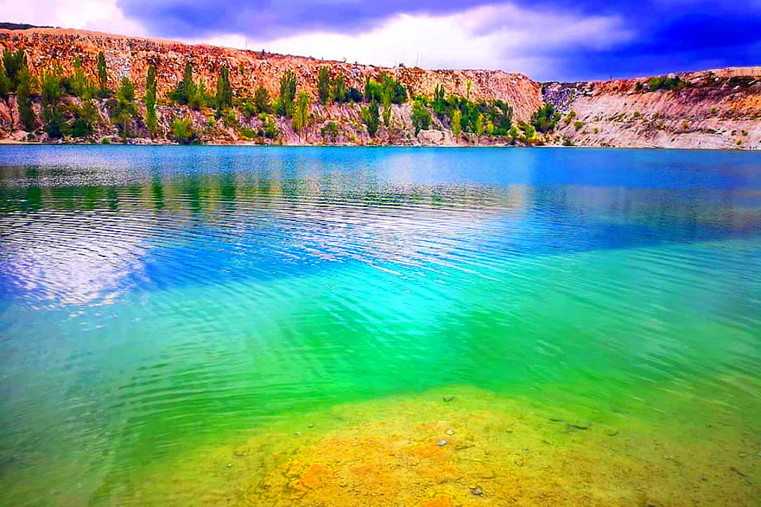 Мраморное озеро с потрясающим цветом воды | Севастополь