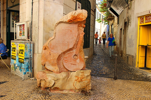 Памятник португальской гитаре для фаду | Лиссабон