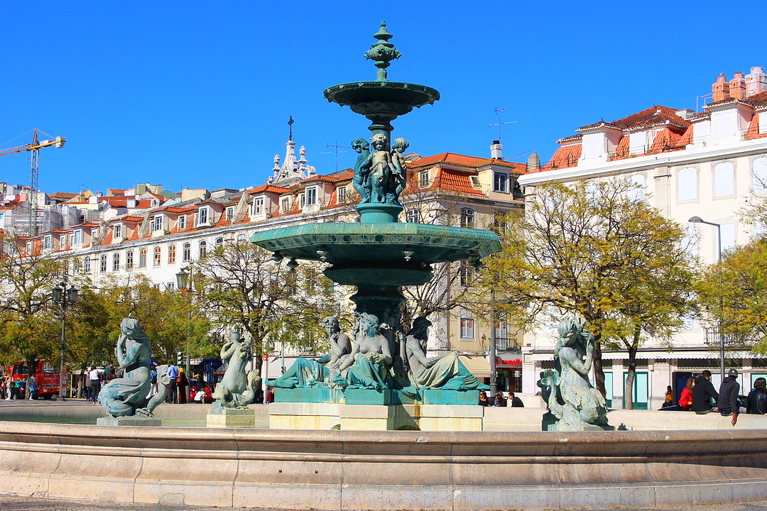 Фонтан на площади Русиу | Лиссабон