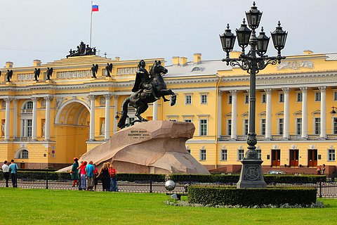 Сенатская площадь. Памятник Петру I («Медный всадник») и здание Сента и Синода | Санкт-Петербург
